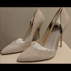 NEW! Natural colored Vince Camuto Pump